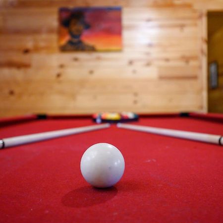 The Eastwood Spacious Retreat With 4 King En-Suites - Hot Tub - Pet-Friendly - Cozy Fire Pit - Prime Location - Multi-Family Broken Bow Exteriör bild