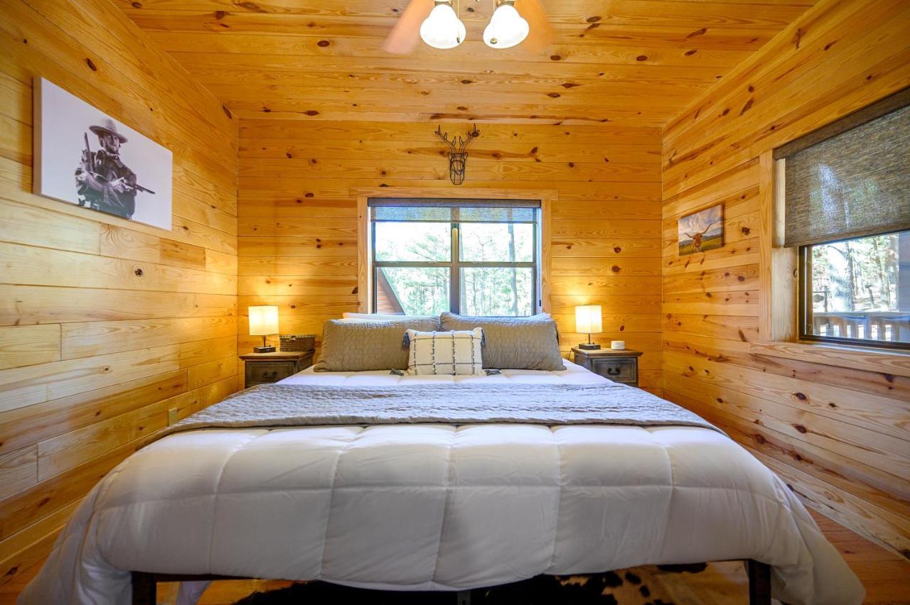 The Eastwood Spacious Retreat With 4 King En-Suites - Hot Tub - Pet-Friendly - Cozy Fire Pit - Prime Location - Multi-Family Broken Bow Exteriör bild