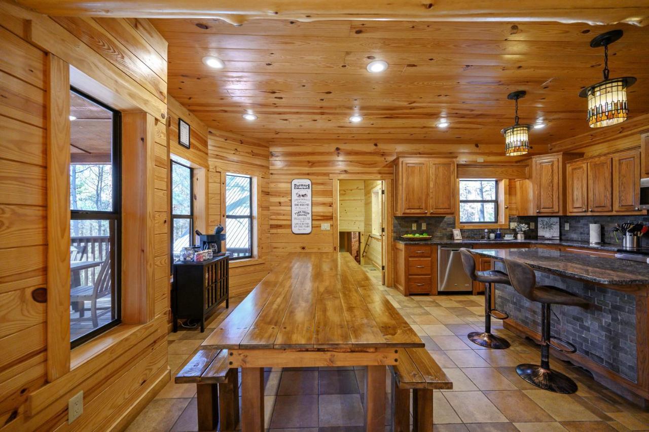 The Eastwood Spacious Retreat With 4 King En-Suites - Hot Tub - Pet-Friendly - Cozy Fire Pit - Prime Location - Multi-Family Broken Bow Exteriör bild