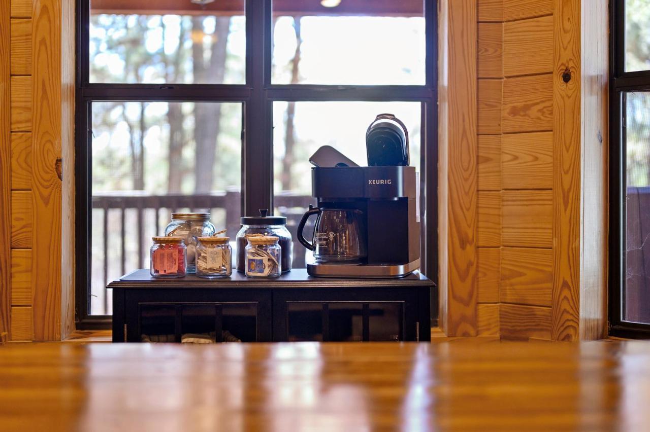 The Eastwood Spacious Retreat With 4 King En-Suites - Hot Tub - Pet-Friendly - Cozy Fire Pit - Prime Location - Multi-Family Broken Bow Exteriör bild
