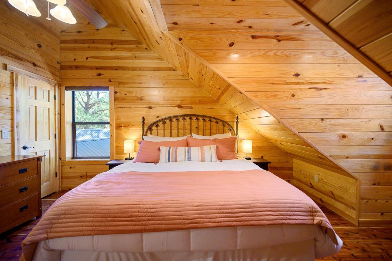 The Eastwood Spacious Retreat With 4 King En-Suites - Hot Tub - Pet-Friendly - Cozy Fire Pit - Prime Location - Multi-Family Broken Bow Exteriör bild