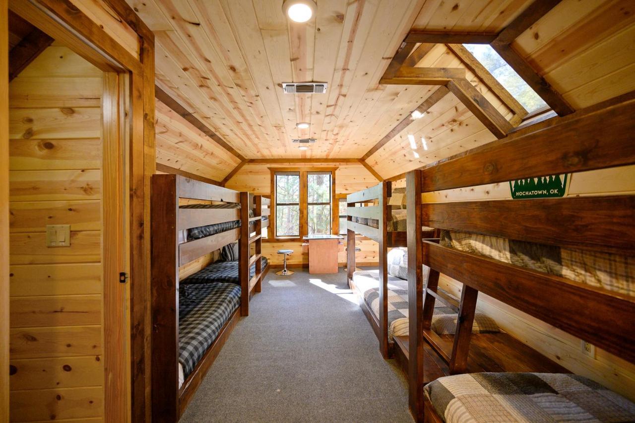 The Eastwood Spacious Retreat With 4 King En-Suites - Hot Tub - Pet-Friendly - Cozy Fire Pit - Prime Location - Multi-Family Broken Bow Exteriör bild