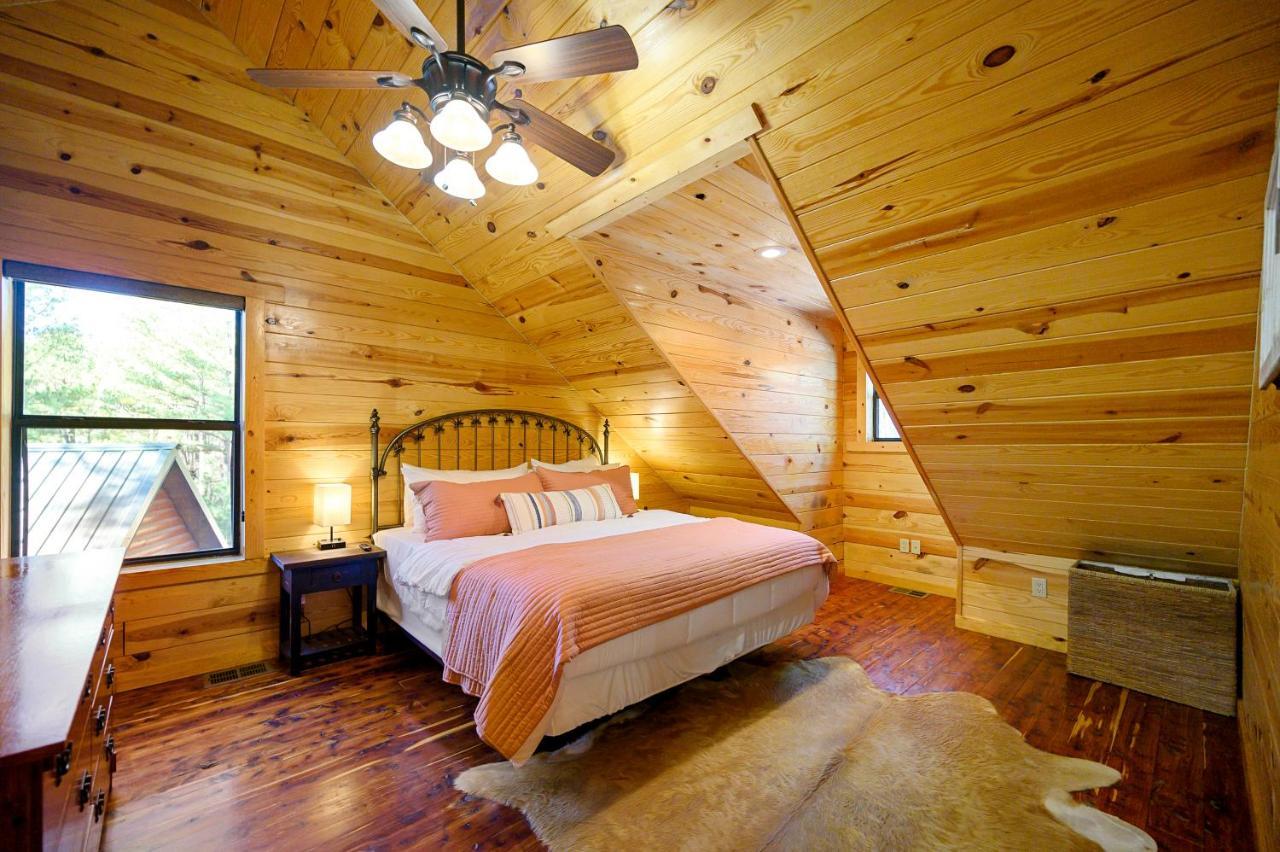 The Eastwood Spacious Retreat With 4 King En-Suites - Hot Tub - Pet-Friendly - Cozy Fire Pit - Prime Location - Multi-Family Broken Bow Exteriör bild