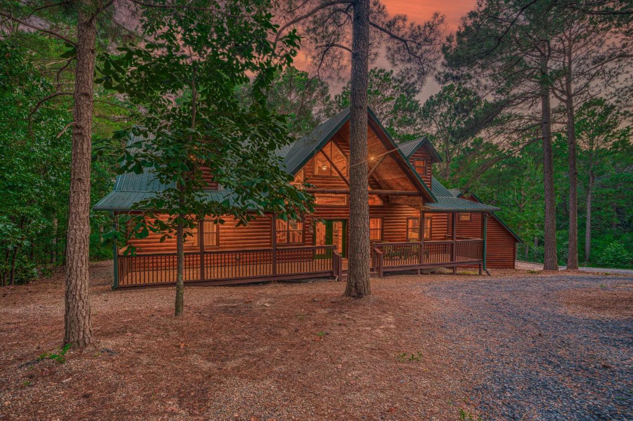 The Eastwood Spacious Retreat With 4 King En-Suites - Hot Tub - Pet-Friendly - Cozy Fire Pit - Prime Location - Multi-Family Broken Bow Exteriör bild