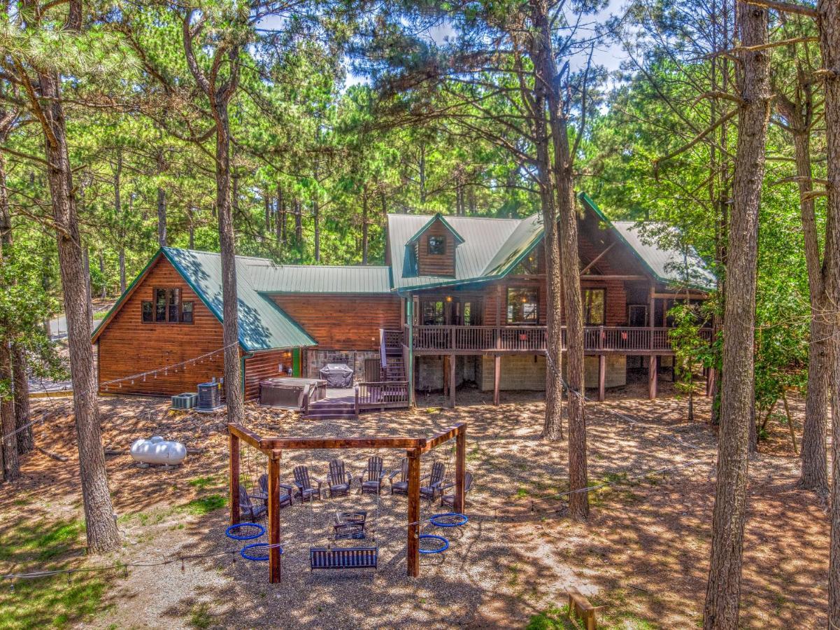 The Eastwood Spacious Retreat With 4 King En-Suites - Hot Tub - Pet-Friendly - Cozy Fire Pit - Prime Location - Multi-Family Broken Bow Exteriör bild