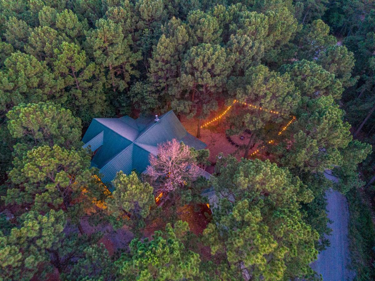 The Eastwood Spacious Retreat With 4 King En-Suites - Hot Tub - Pet-Friendly - Cozy Fire Pit - Prime Location - Multi-Family Broken Bow Exteriör bild