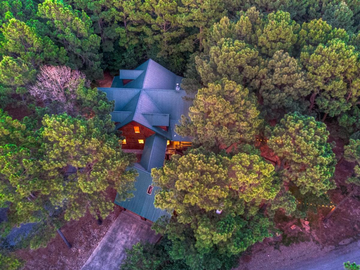 The Eastwood Spacious Retreat With 4 King En-Suites - Hot Tub - Pet-Friendly - Cozy Fire Pit - Prime Location - Multi-Family Broken Bow Exteriör bild