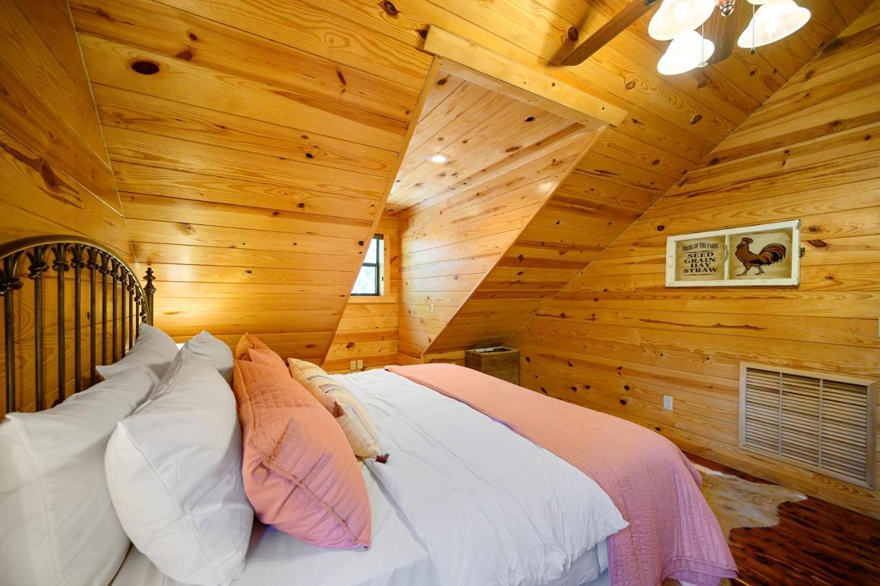 The Eastwood Spacious Retreat With 4 King En-Suites - Hot Tub - Pet-Friendly - Cozy Fire Pit - Prime Location - Multi-Family Broken Bow Exteriör bild
