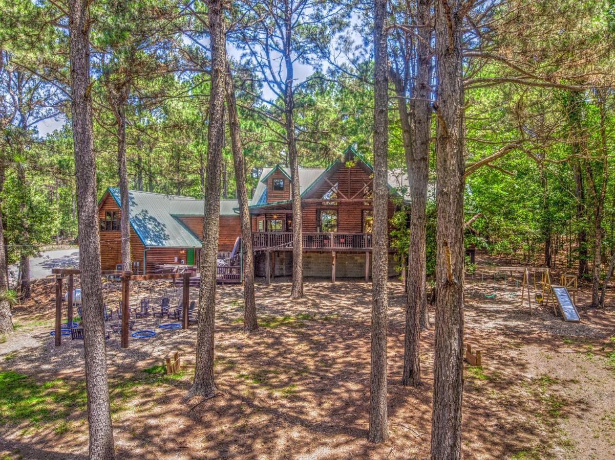 The Eastwood Spacious Retreat With 4 King En-Suites - Hot Tub - Pet-Friendly - Cozy Fire Pit - Prime Location - Multi-Family Broken Bow Exteriör bild