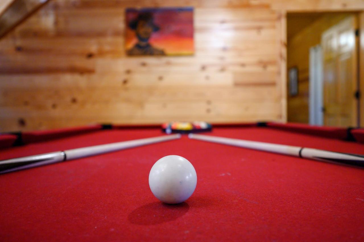 The Eastwood Spacious Retreat With 4 King En-Suites - Hot Tub - Pet-Friendly - Cozy Fire Pit - Prime Location - Multi-Family Broken Bow Exteriör bild